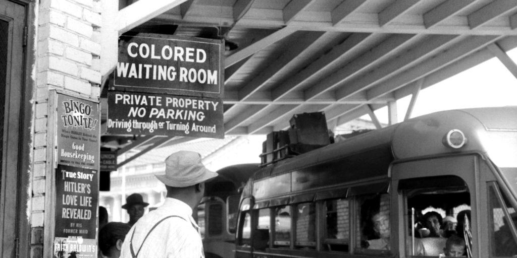 220104 bus station colored waiting room sign main 2x1 an