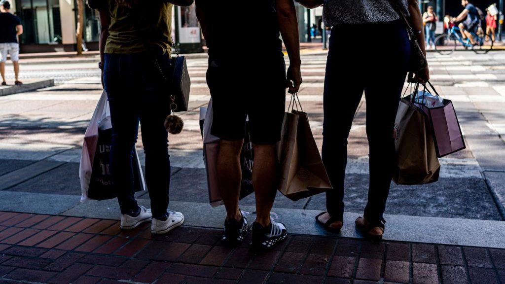 https   cdn.cnn .com cnnnext dam assets 221027153640 restricted us economy inflation recession consumer spending